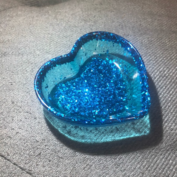 Blue Glitter Glam Heart Dish - Jewelry Dish / Trinket Tray/ Holiday Decor - Picture 5 of 12